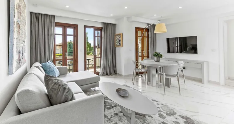 DB12 Kouklia - Communal Pool
