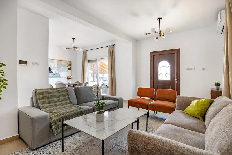 Gordonos – Modern 3Bed Apartment with Large Garden