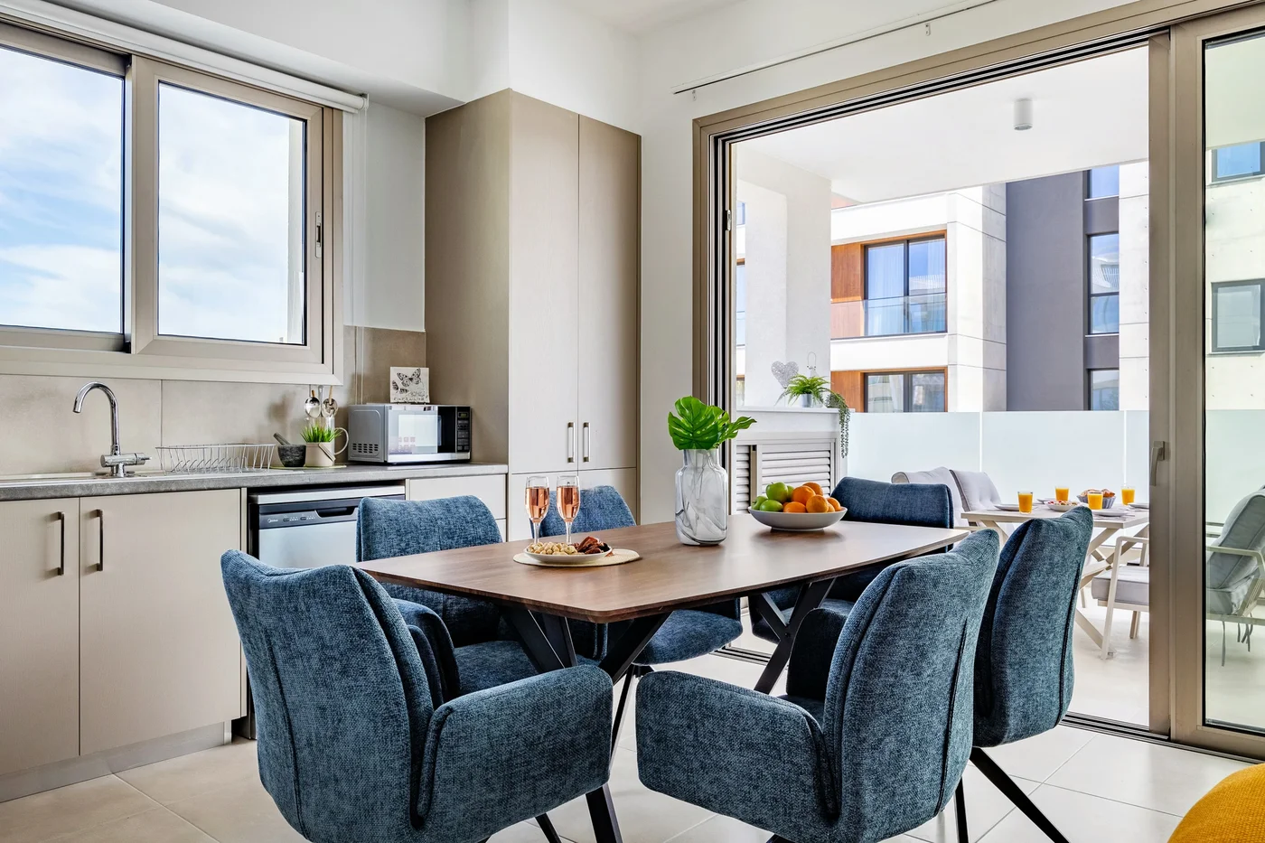 203 Mulberry Court- Стилски са великом терасом - kitchen in Limassol, Cyprus