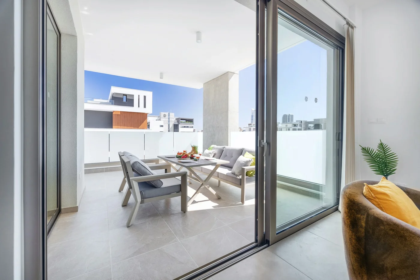 301 Mulberry Court – nowoczesny z dużym tarasem - bathroom in Limassol, Cyprus