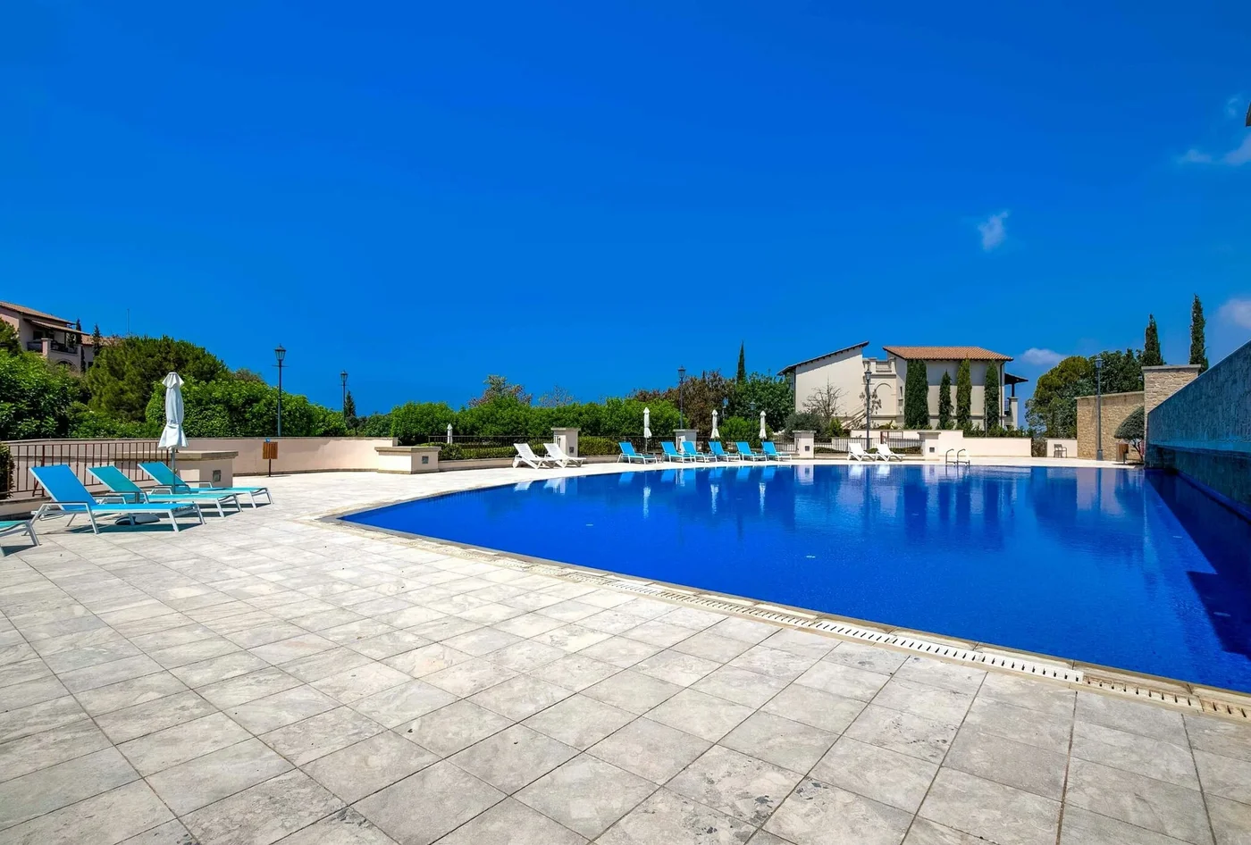 L02 у близини Aphrodite Hills - заједнички базен, патио - bathroom in Aphrodite Hills, Cyprus