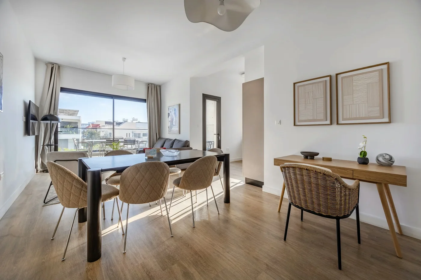 201 Piliou - velký balkon a společný střešní bazén - bathroom in Limassol, Cyprus