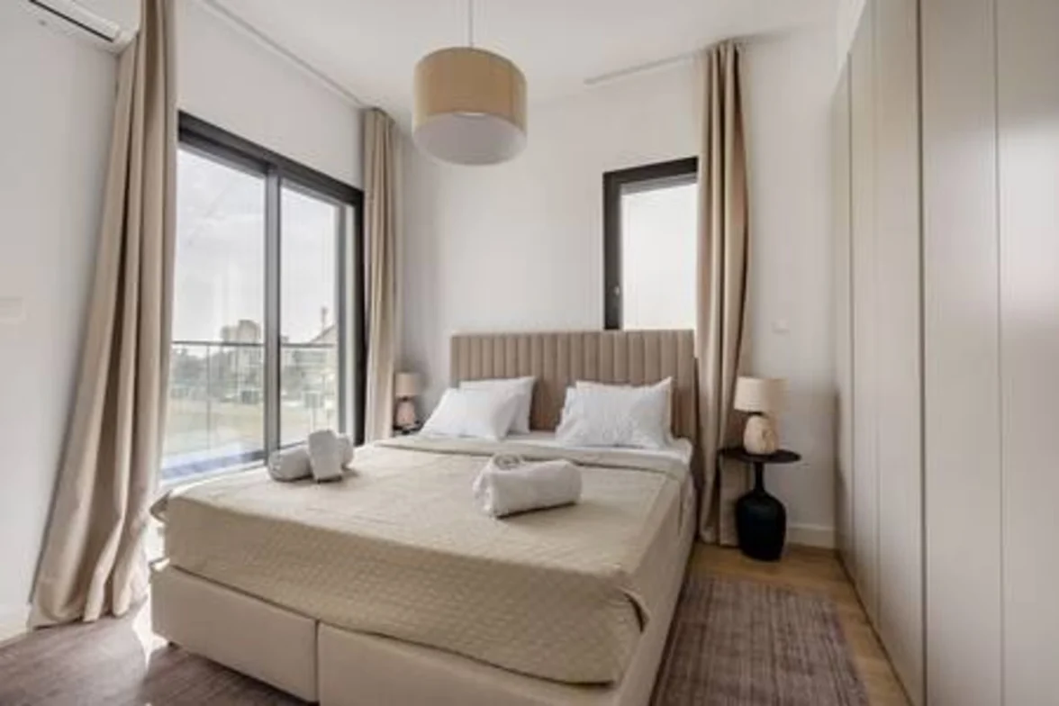 102 Sfiggos - City Views & Shared Rooftop Pool Access - bedroom in Limassol, Cyprus