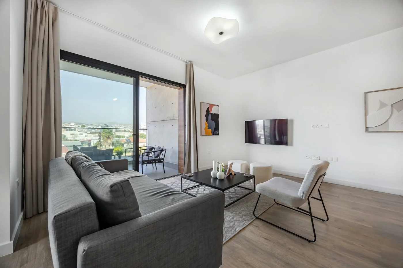 102 Sfiggos - City Views & Shared Rooftop Pool Access - bathroom in Limassol, Cyprus