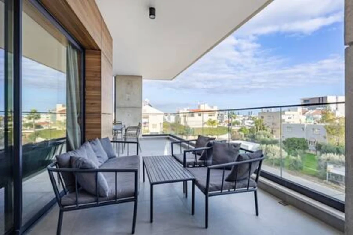 102 Piliou - City Views and Shared Rooftop Pool Access - bedroom in Limassol, Cyprus