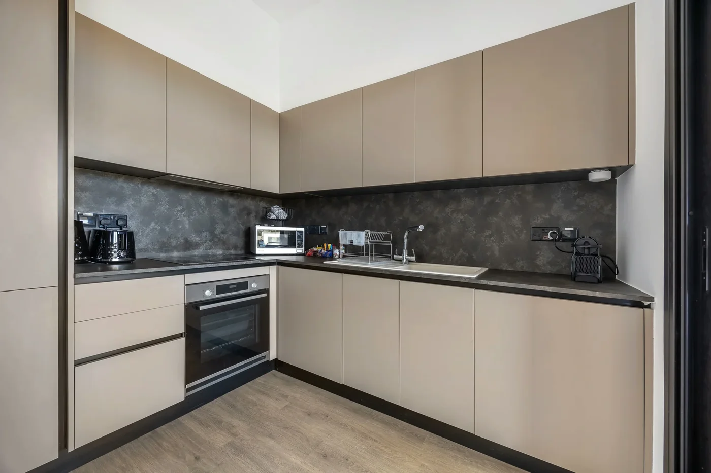 102 Piliou - City Views and Shared Rooftop Pool Access - bedroom in Limassol, Cyprus