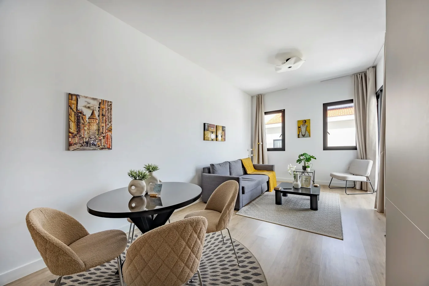 103 Sfiggos - City View Balcony & Shared Rooftop Pool - bathroom in Limassol, Cyprus