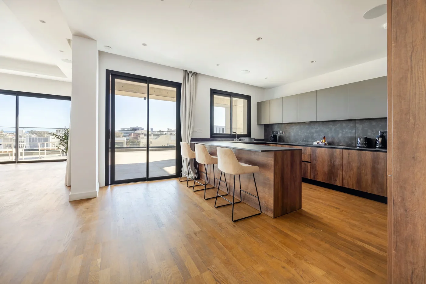 301 Piliou - Velká terasa a společný bazén na střeše - bedroom in Limassol, Cyprus