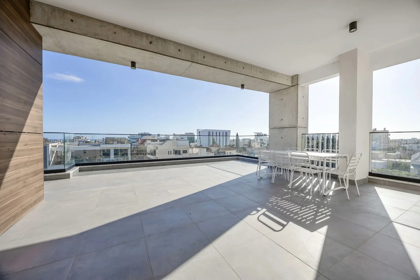 301 Piliou - Velká terasa a společný bazén na střeše - bathroom in Limassol, Cyprus