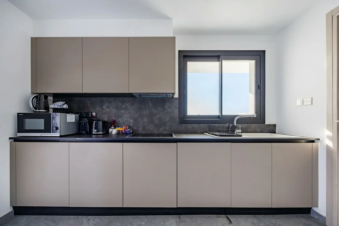 Piliou Premium Studio - Velká terasa a společný bazén - bedroom in Limassol, Cyprus