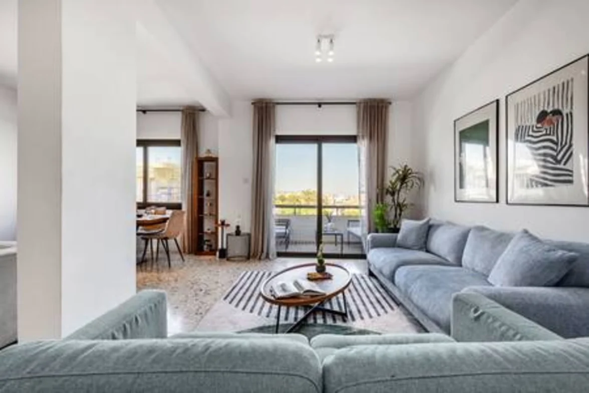 Trygoni Court - Elegant Downtown 3-bdr Apartment - bedroom in Limassol, Cyprus